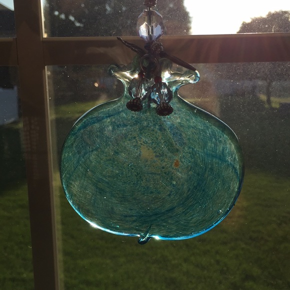 Blue Glass Garlic pendant - Picture 2 of 3